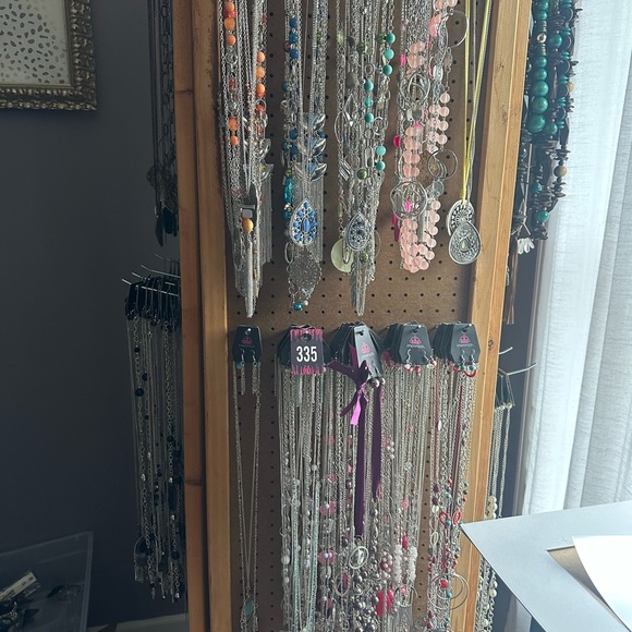 Mystery Bag of Paparazzi Jewelry/Accessories. NWT - Picture 3 of 4